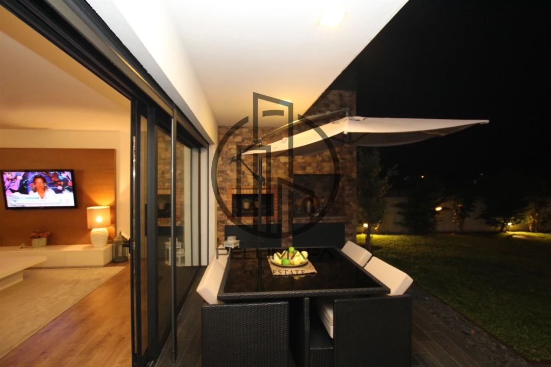 Moradia T3 para Venda em Louro Foto 72