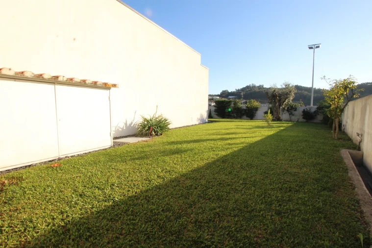 Moradia T3 para Venda em Louro Foto 14