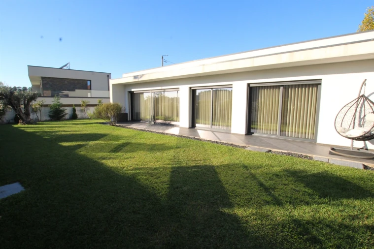 Moradia T3 para Venda em Louro Foto 10