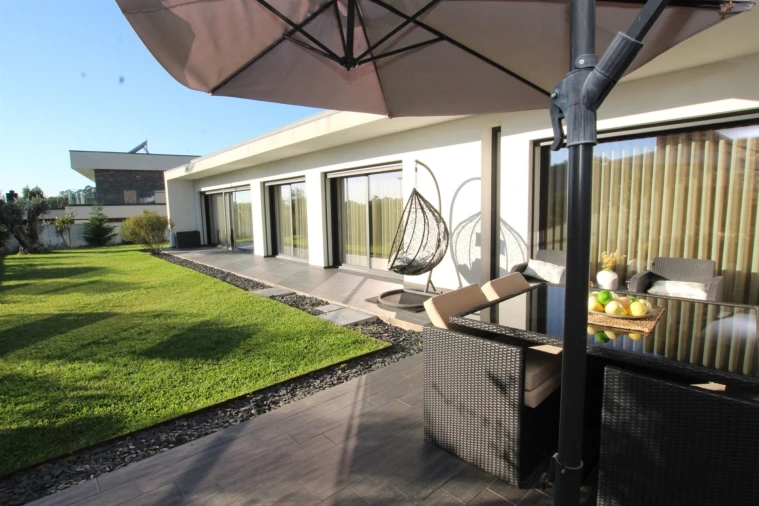 Moradia T3 para Venda em Louro Foto 9