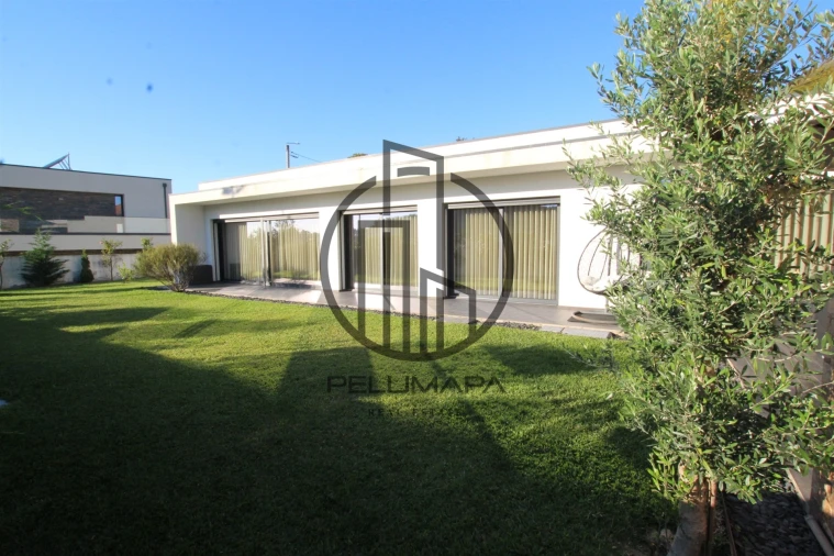 Moradia T3 para Venda em Louro Foto 59