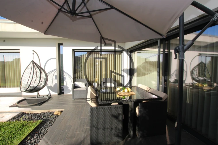 Moradia T3 para Venda em Louro Foto 55