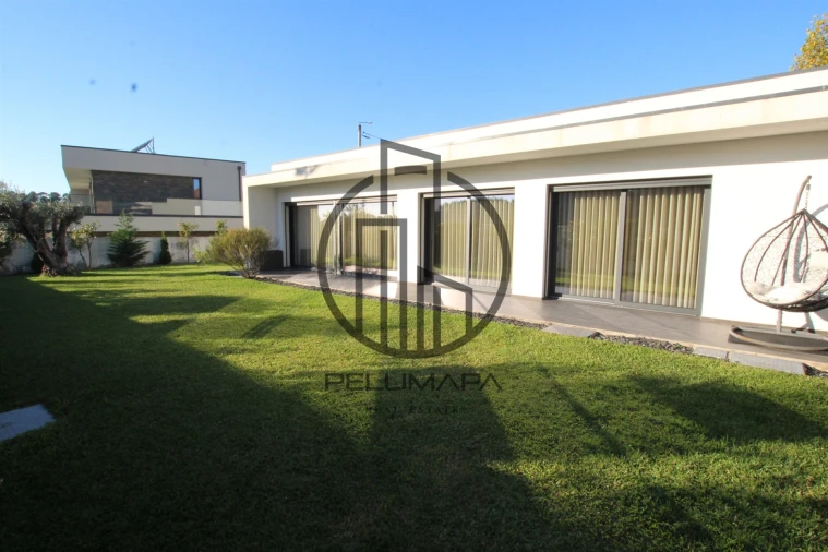 Moradia T3 para Venda em Louro Foto 60