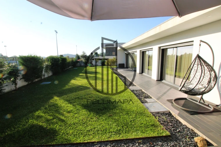 Moradia T3 para Venda em Louro Foto 56