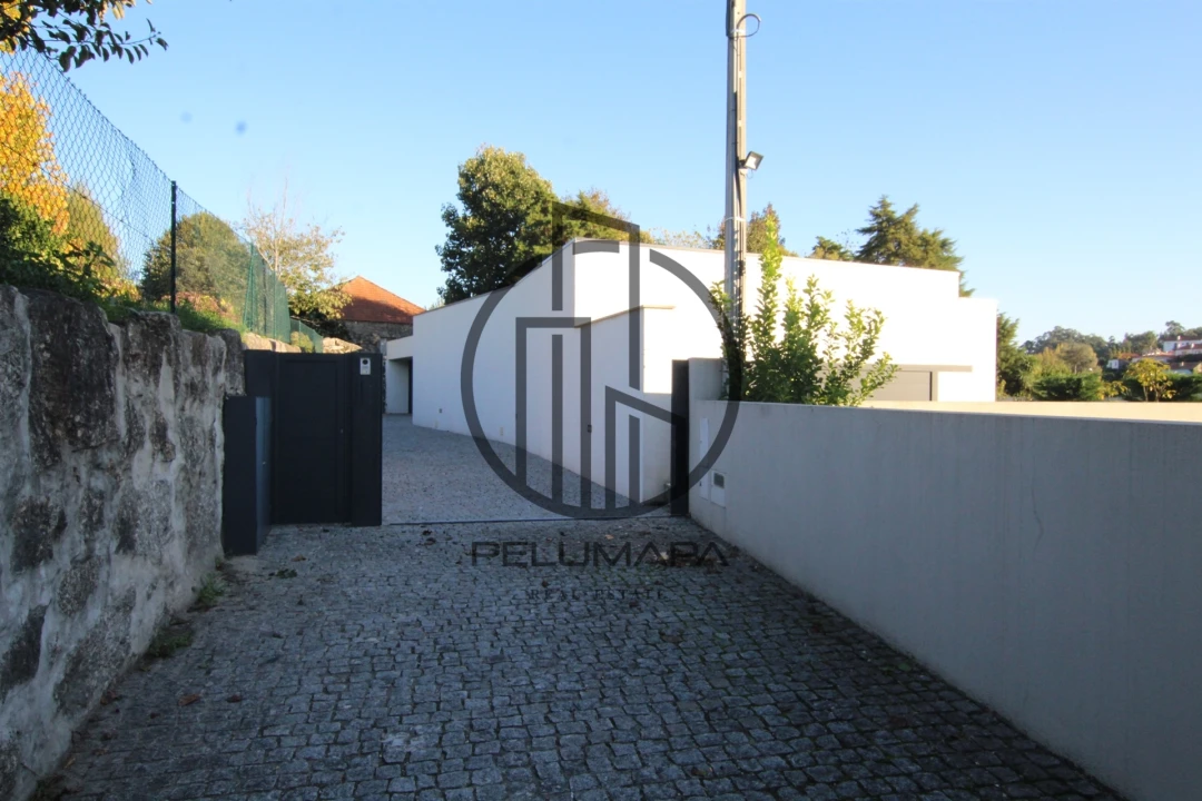 Moradia T3 para Venda em Louro Foto 64