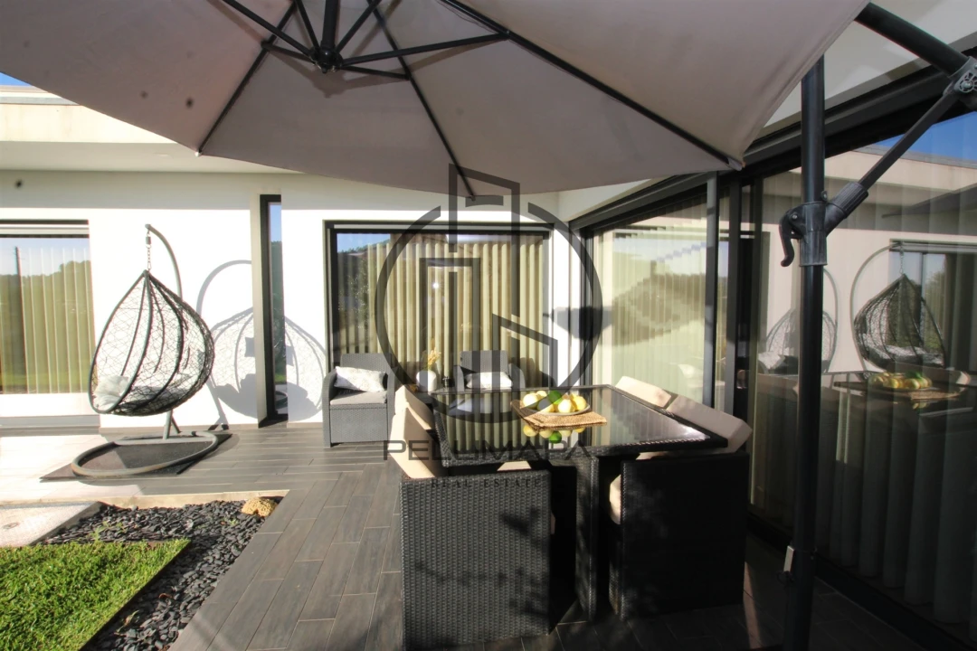 Moradia T3 para Venda em Louro Foto 55