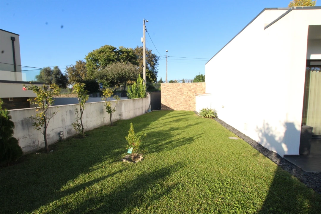 Moradia T3 para Venda em Louro Foto 19