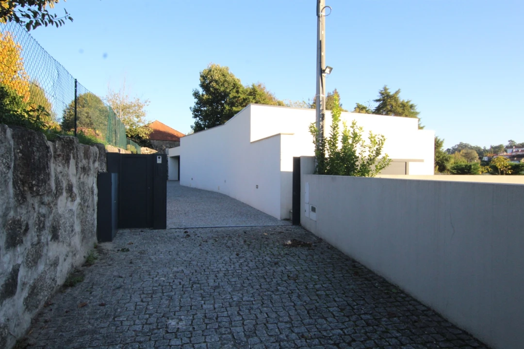 Moradia T3 para Venda em Louro Foto 43