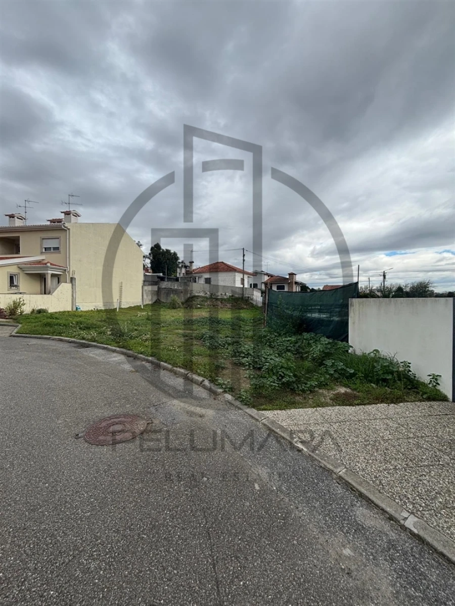 Terreno para Venda em Delães Foto 1