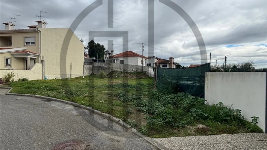 Terreno para Venda em Delães