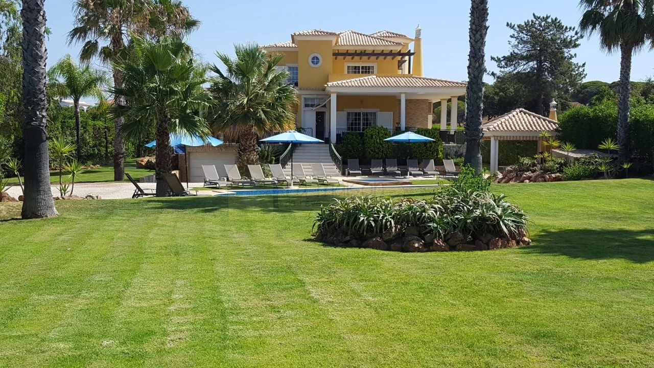 Moradia T8 para Venda em Almancil Foto 2