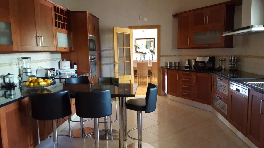 Moradia T8 para Venda em Almancil Foto 10