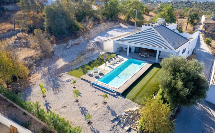 Moradia T4 para Venda em Loule (São Sebastião)