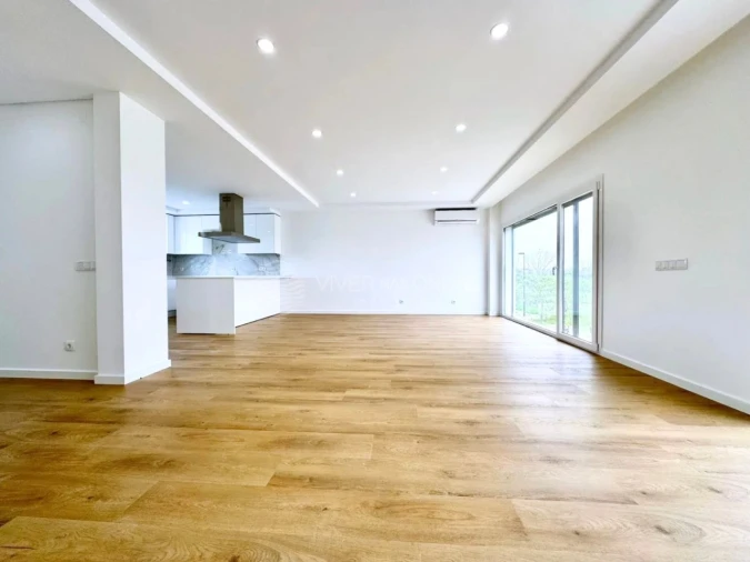 Moradia T4 para Venda em Caparica e Trafaria Foto 3