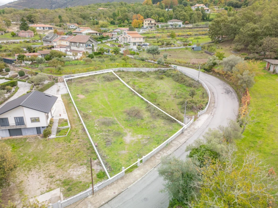 Terreno para Venda em Bornes de Aguiar Foto 2
