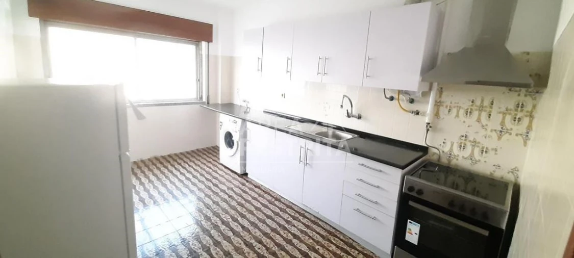 Apartamento T2 para Venda em Amora Foto 2