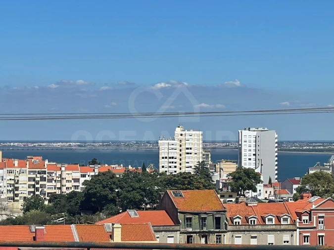 Apartamento T2 para Arrendamento em Penha de França