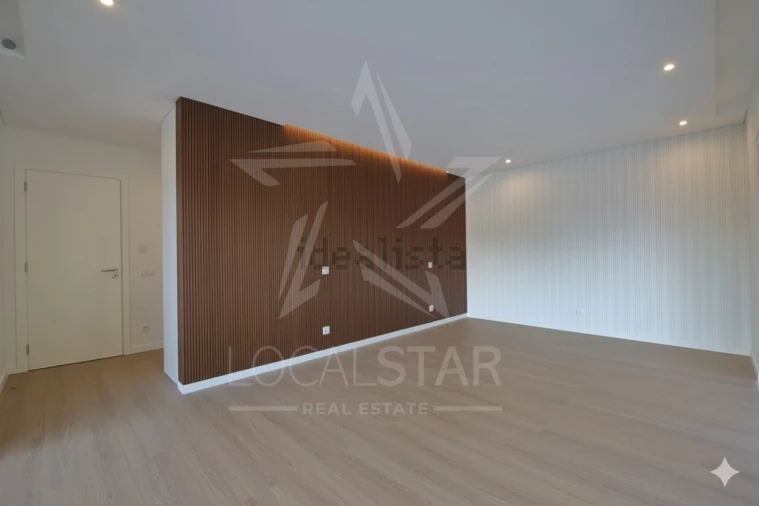 Moradia T3 para Venda em Turquel Foto 13