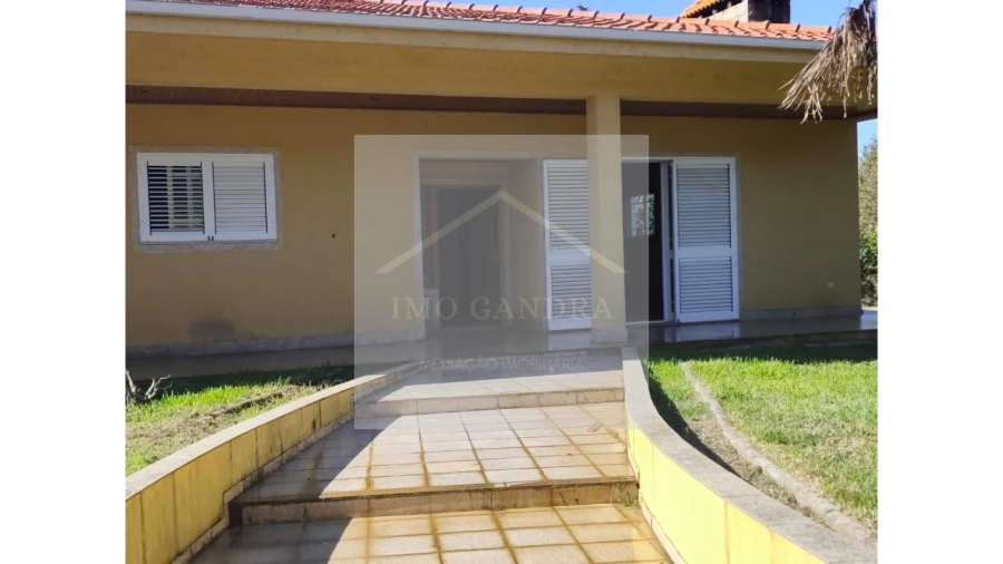 Moradia T4 para Venda em Recarei Foto 3