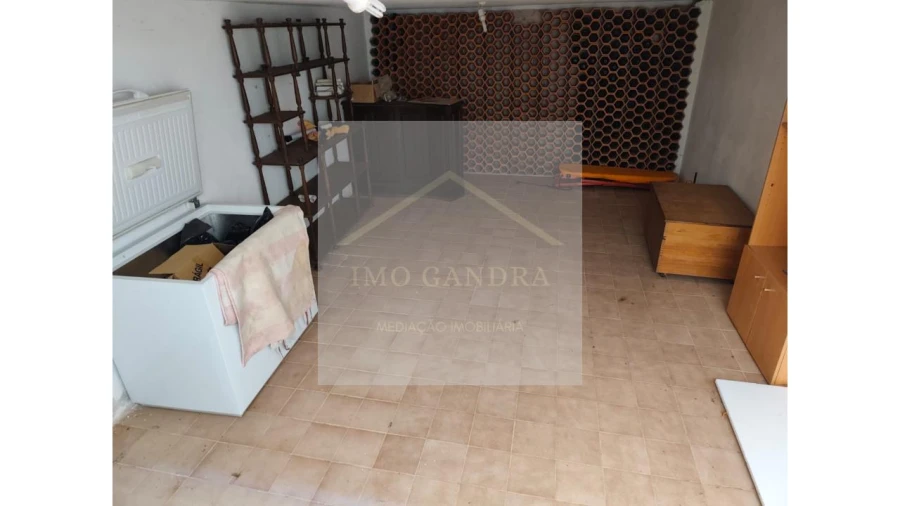 Moradia T4 para Venda em Recarei Foto 29