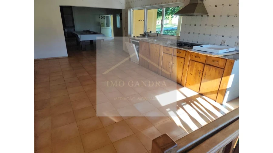 Moradia T4 para Venda em Recarei Foto 30