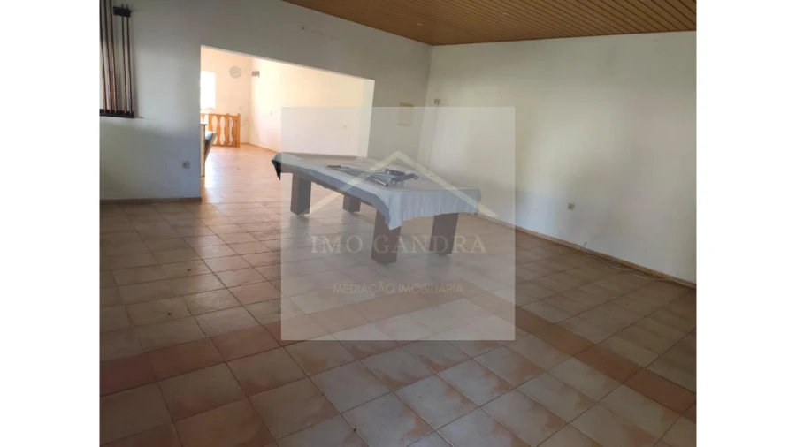 Moradia T4 para Venda em Recarei Foto 31