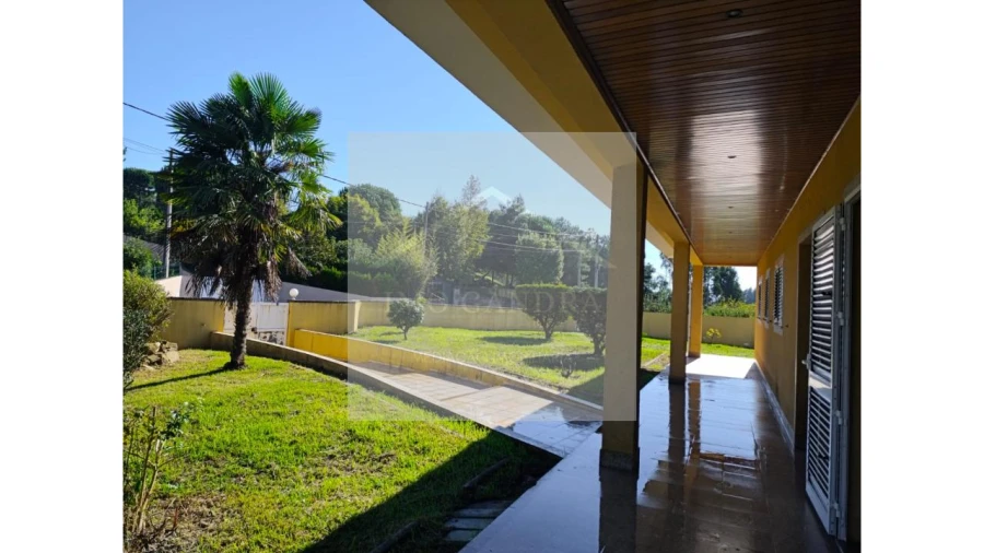 Moradia T4 para Venda em Recarei Foto 6