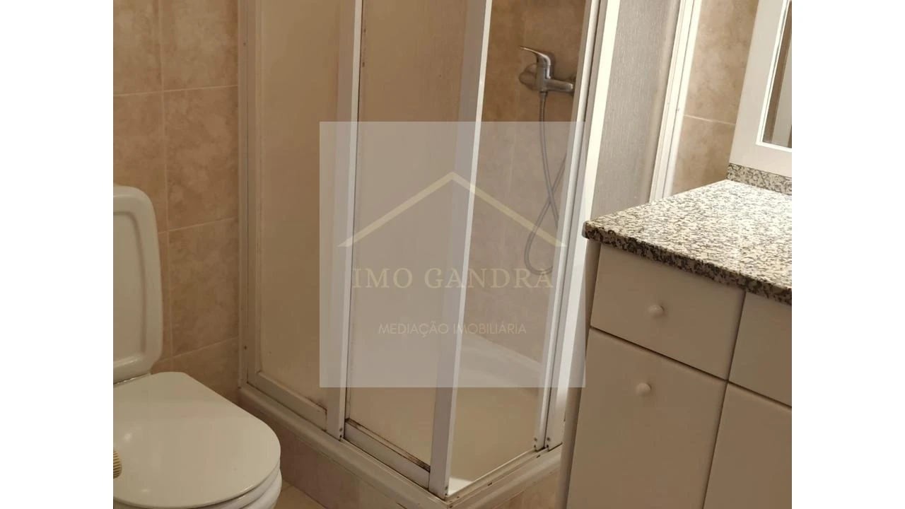 Moradia T4 para Venda em Recarei Foto 26