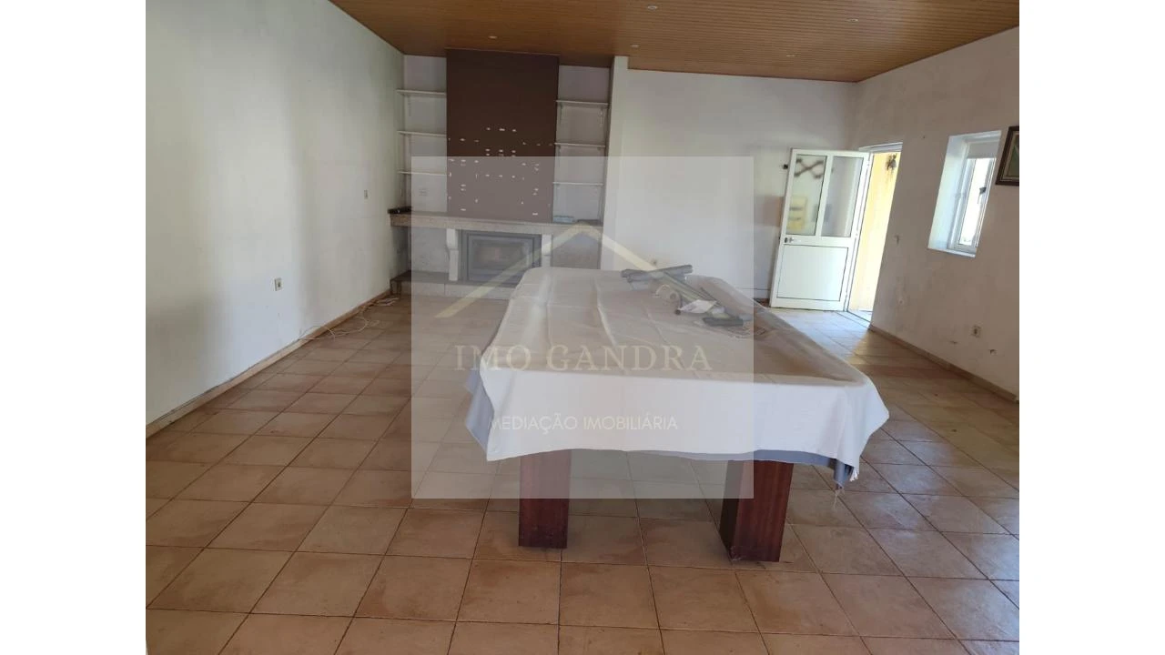 Moradia T4 para Venda em Recarei Foto 28