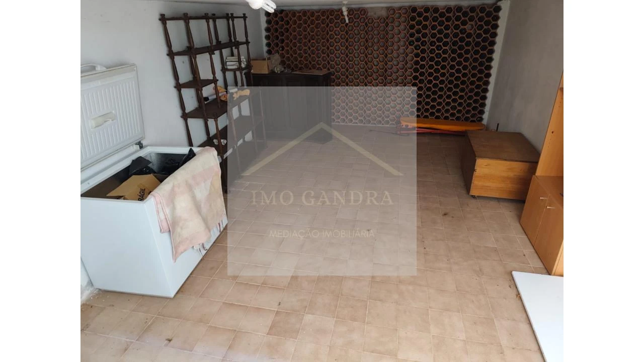 Moradia T4 para Venda em Recarei Foto 29