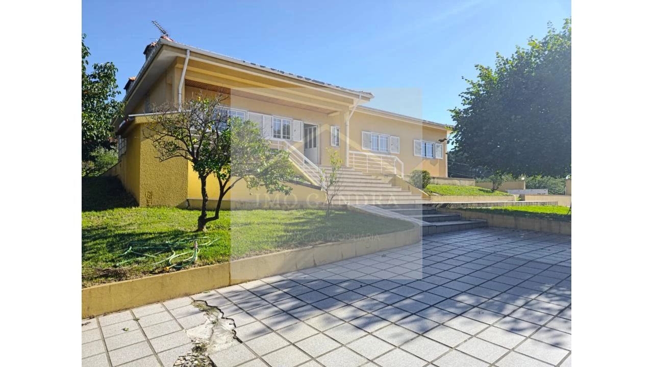 Moradia T4 para Venda em Recarei Foto 1