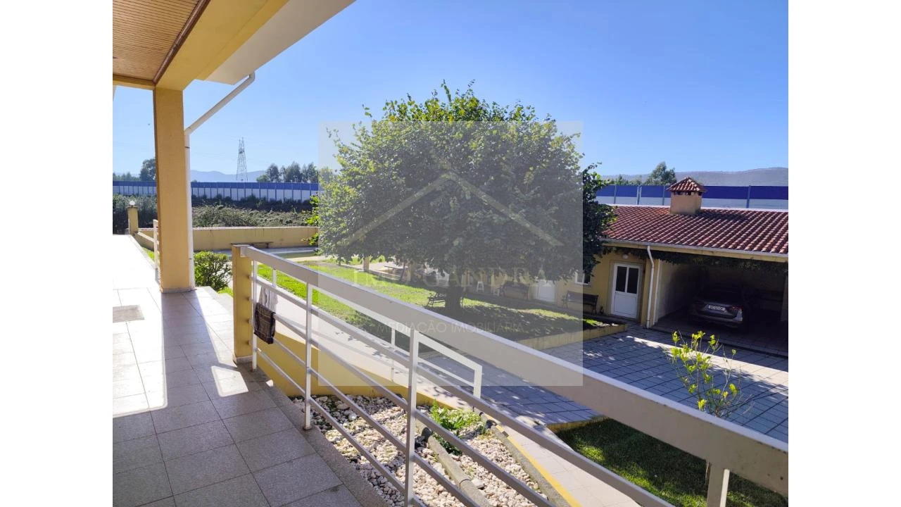 Moradia T4 para Venda em Recarei Foto 32