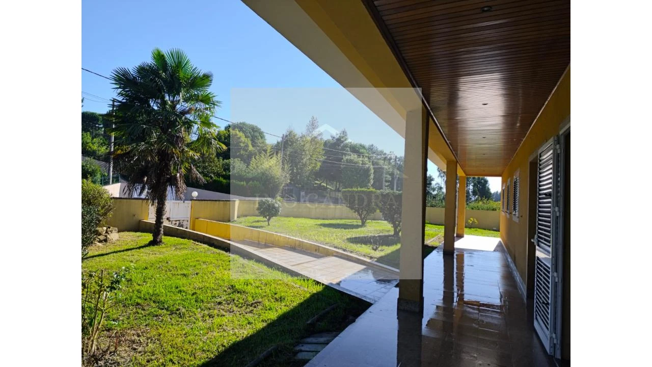 Moradia T4 para Venda em Recarei Foto 6