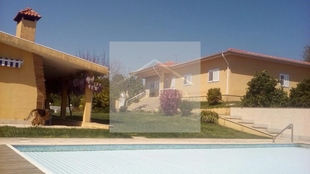 Moradia T4 para Venda em Recarei Foto 7