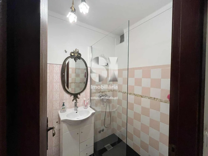 Moradia T4 para Venda em Santo Antonio dos Olivais Foto 3