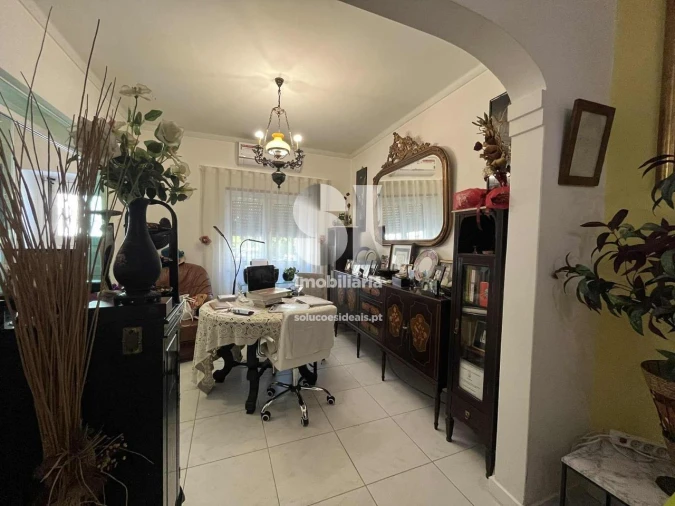 Moradia T4 para Venda em Santo Antonio dos Olivais Foto 4