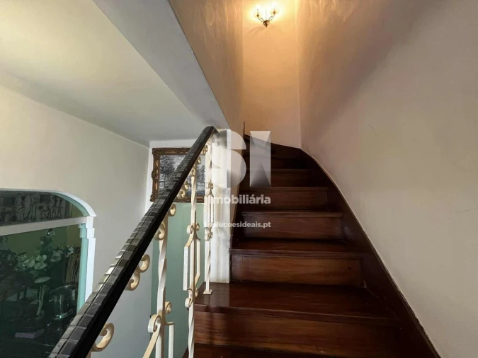 Moradia T4 para Venda em Santo Antonio dos Olivais Foto 13