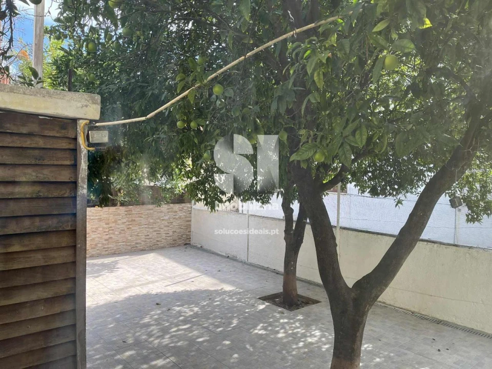 Moradia T4 para Venda em Santo Antonio dos Olivais Foto 21