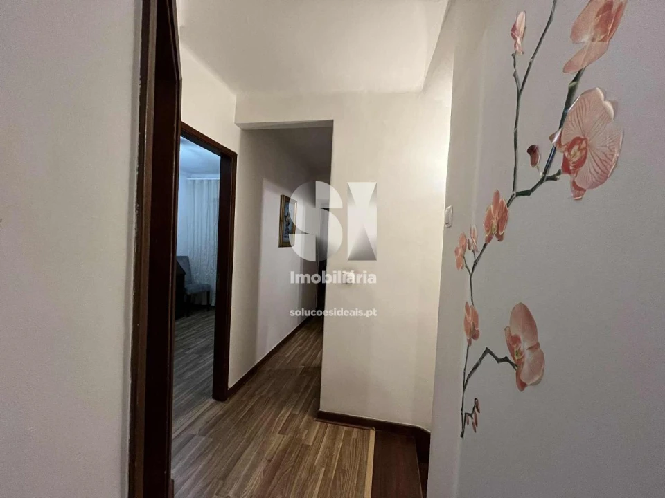 Moradia T4 para Venda em Santo Antonio dos Olivais Foto 12