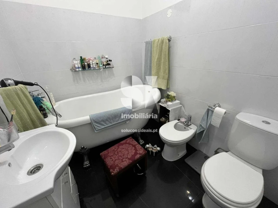 Moradia T4 para Venda em Santo Antonio dos Olivais Foto 14