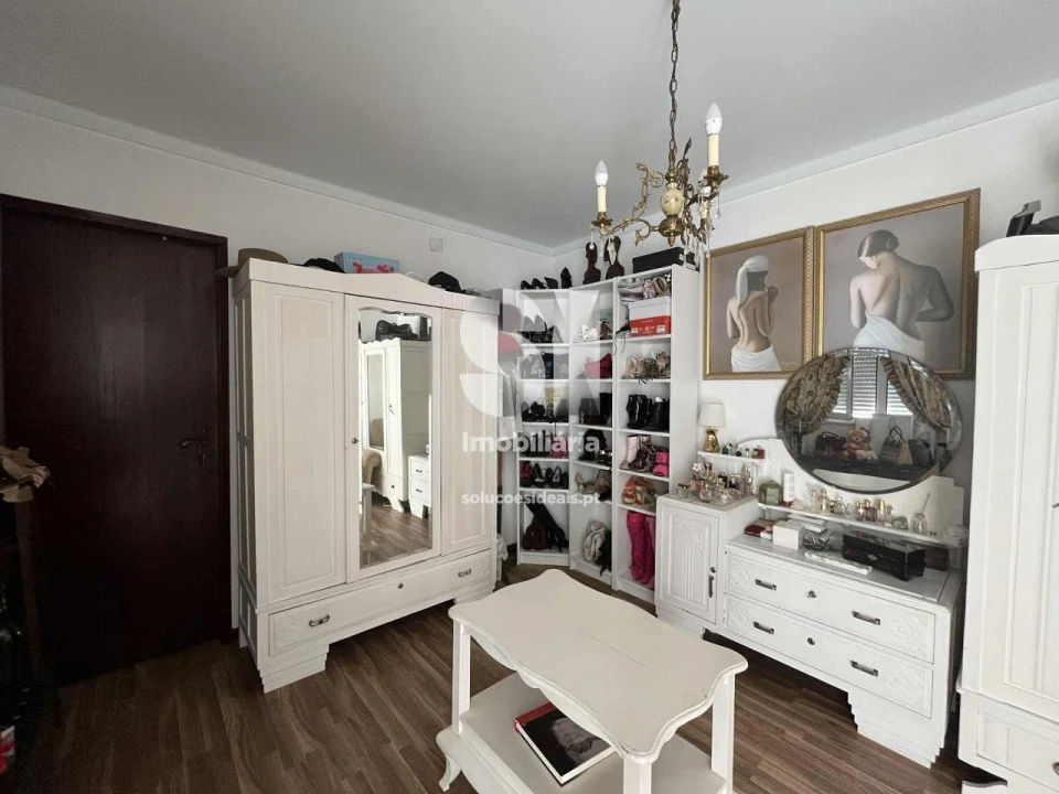 Moradia T4 para Venda em Santo Antonio dos Olivais Foto 16