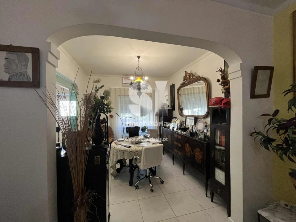 Moradia T4 para Venda em Santo Antonio dos Olivais Foto 5