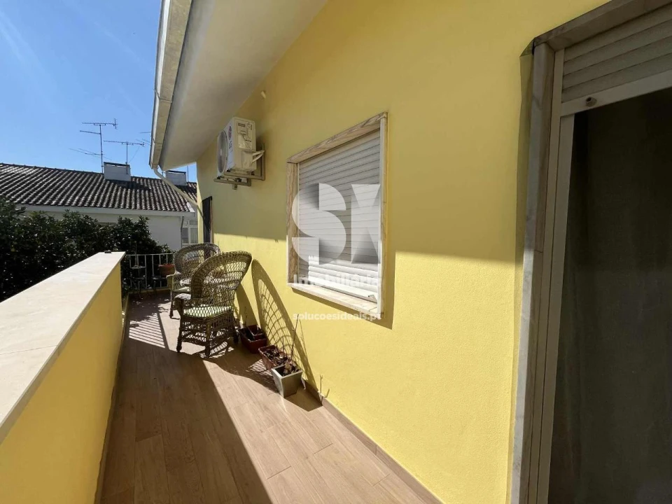 Moradia T4 para Venda em Santo Antonio dos Olivais Foto 20