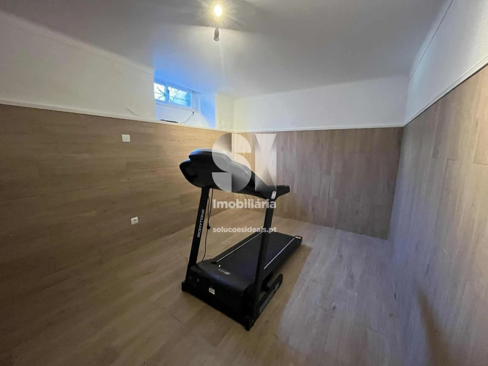 Moradia T4 para Venda em Santo Antonio dos Olivais Foto 18