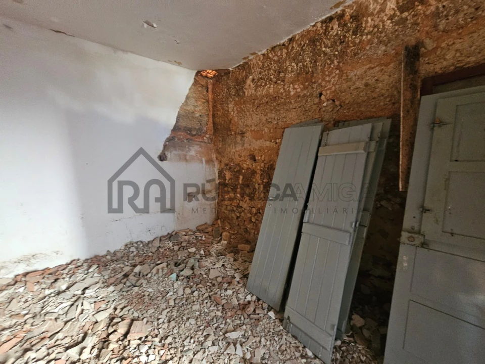 Moradia T2 para Venda em Loule (São Sebastião) Foto 7