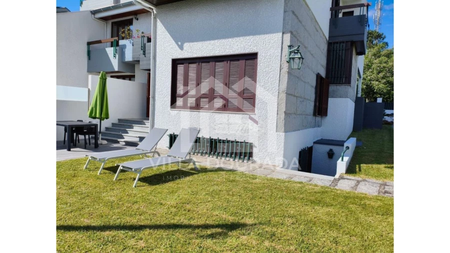 Moradia T5 para Venda em Arcozelo Foto 1