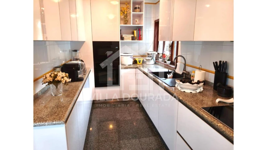 Moradia T5 para Venda em Arcozelo Foto 4