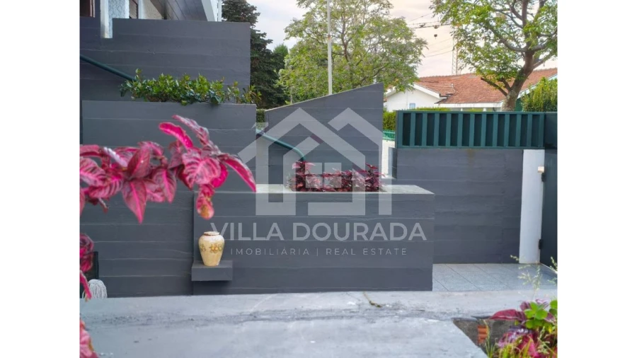 Moradia T5 para Venda em Arcozelo Foto 11