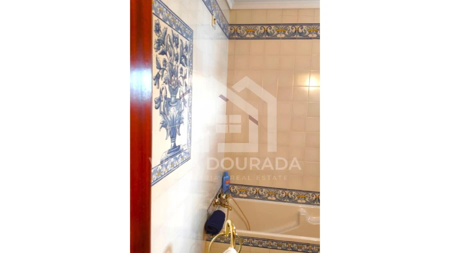 Moradia T5 para Venda em Arcozelo Foto 22