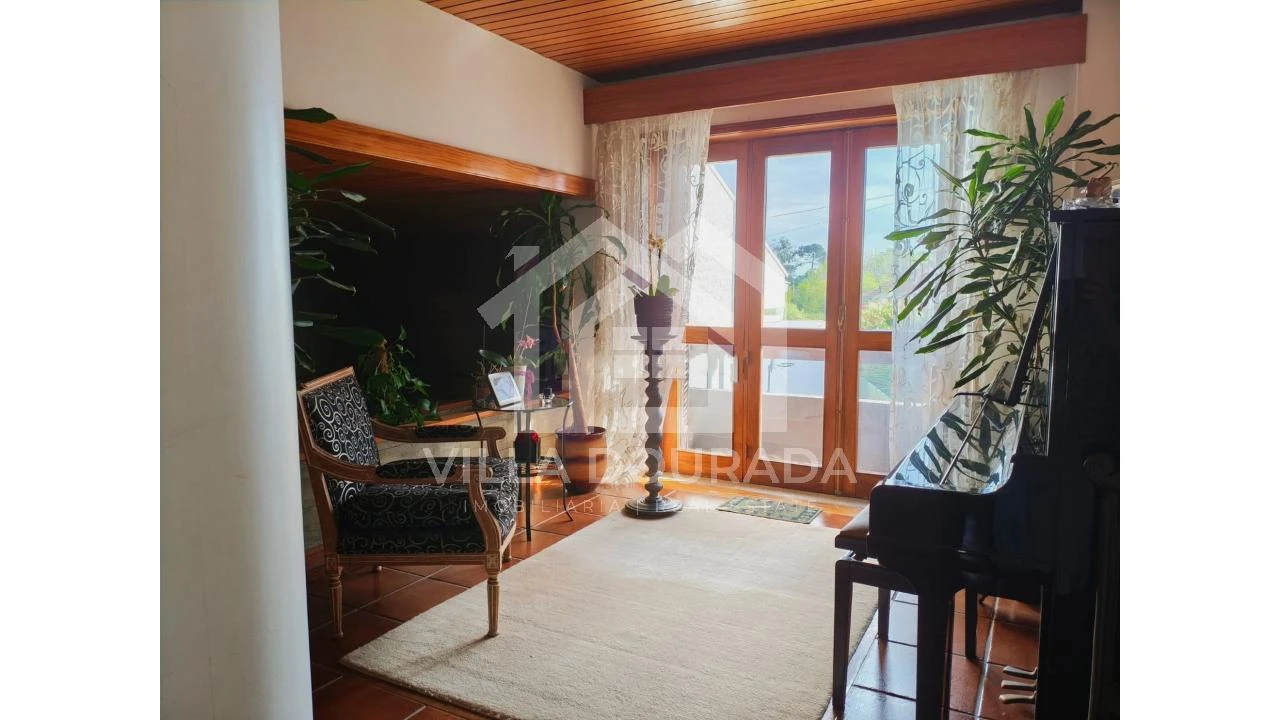 Moradia T5 para Venda em Arcozelo Foto 3